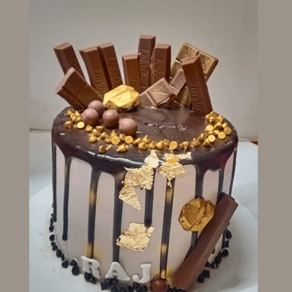 Chocolate over loaded cake​